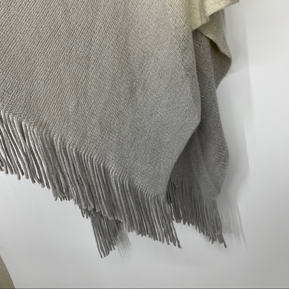 Maurices Ivory Cream Silver Fleck Gray Ombré Soft Knit Tassel Shawl Size OS - Picture 7 of 14